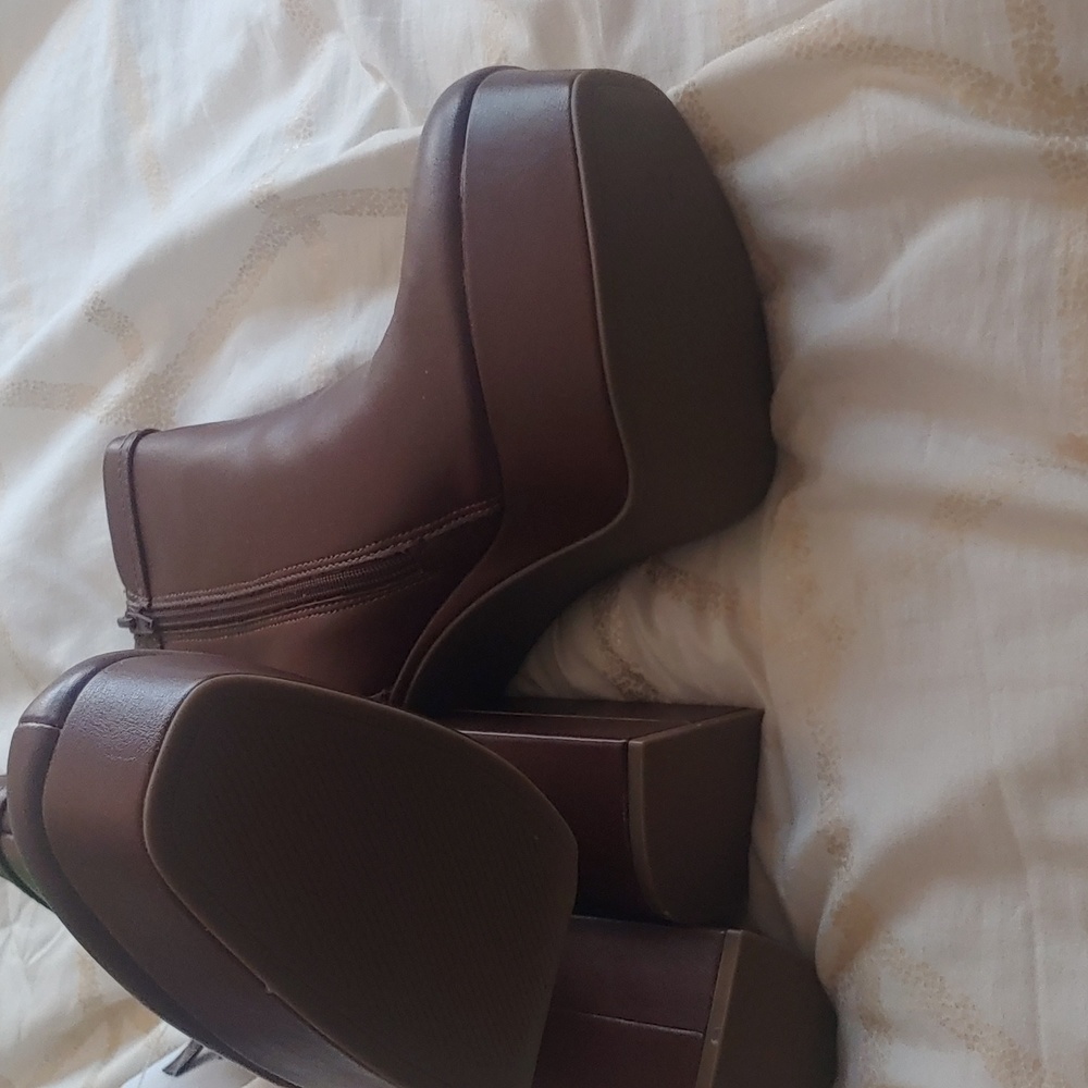 Ankle boots - Picture 2 of 10
